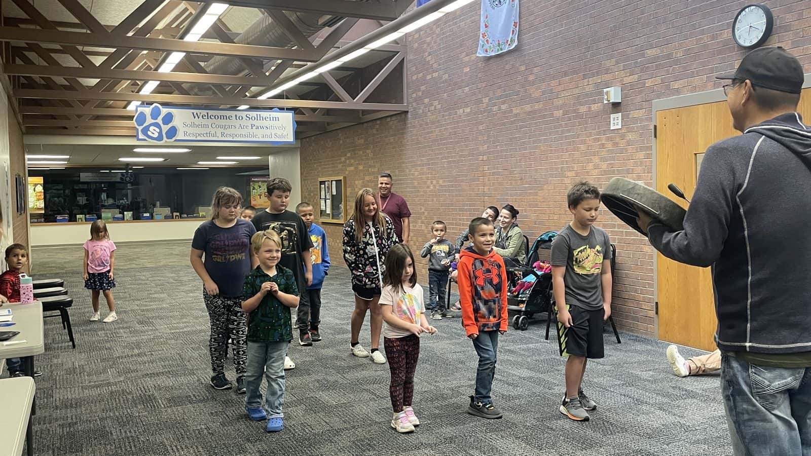 Students bond with each other while playing red light, green light with singer Jermaine Bell. Photo credit/Adrianna Adame