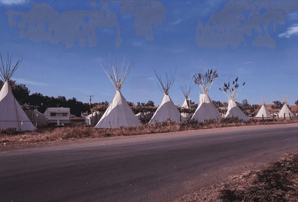 crow-indian-reservation-crow-fair-teepees