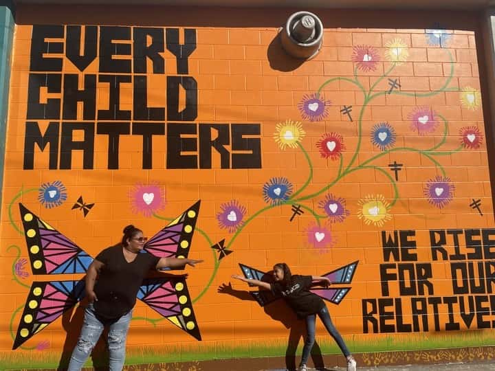 Melanie Moniz and her 9-year-old daughter Angelina Grace helped paint dragonflies and butterflies on the mural, representing messengers and protectors on Sept. 30. Photo credit/Adrianna Adame
