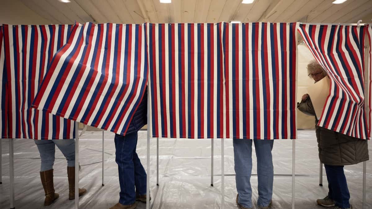 Voter Melba Anderson finishes up her ballot for the midterm election in Victor, on Tuesday, Nov. 8, 2022. Credit: John Stember / MTFP
